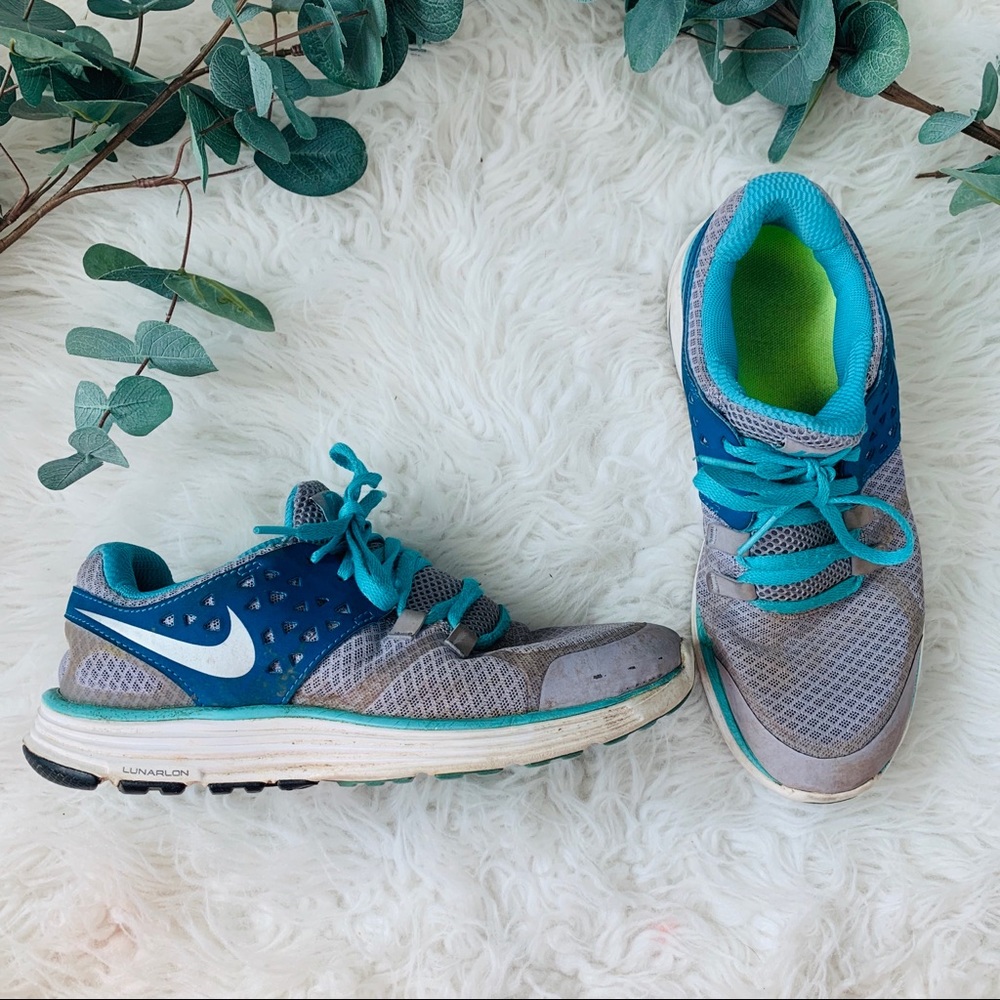 Nike Lunaron Tennis Shoes